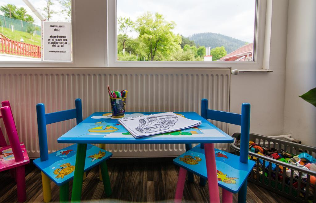 Pensiunea Tinelu Brasov Săcele Exterior foto
