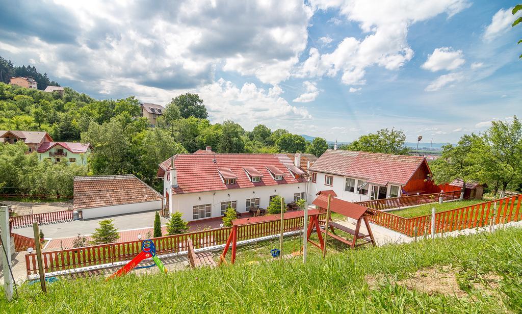 Pensiunea Tinelu Brasov Săcele Exterior foto
