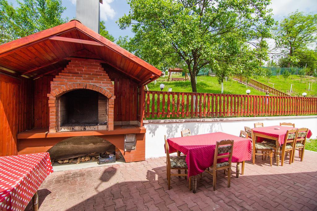 Pensiunea Tinelu Brasov Săcele Exterior foto